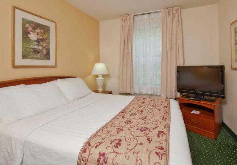 Towneplace Suites Charlotte University Research Park Δωμάτιο φωτογραφία
